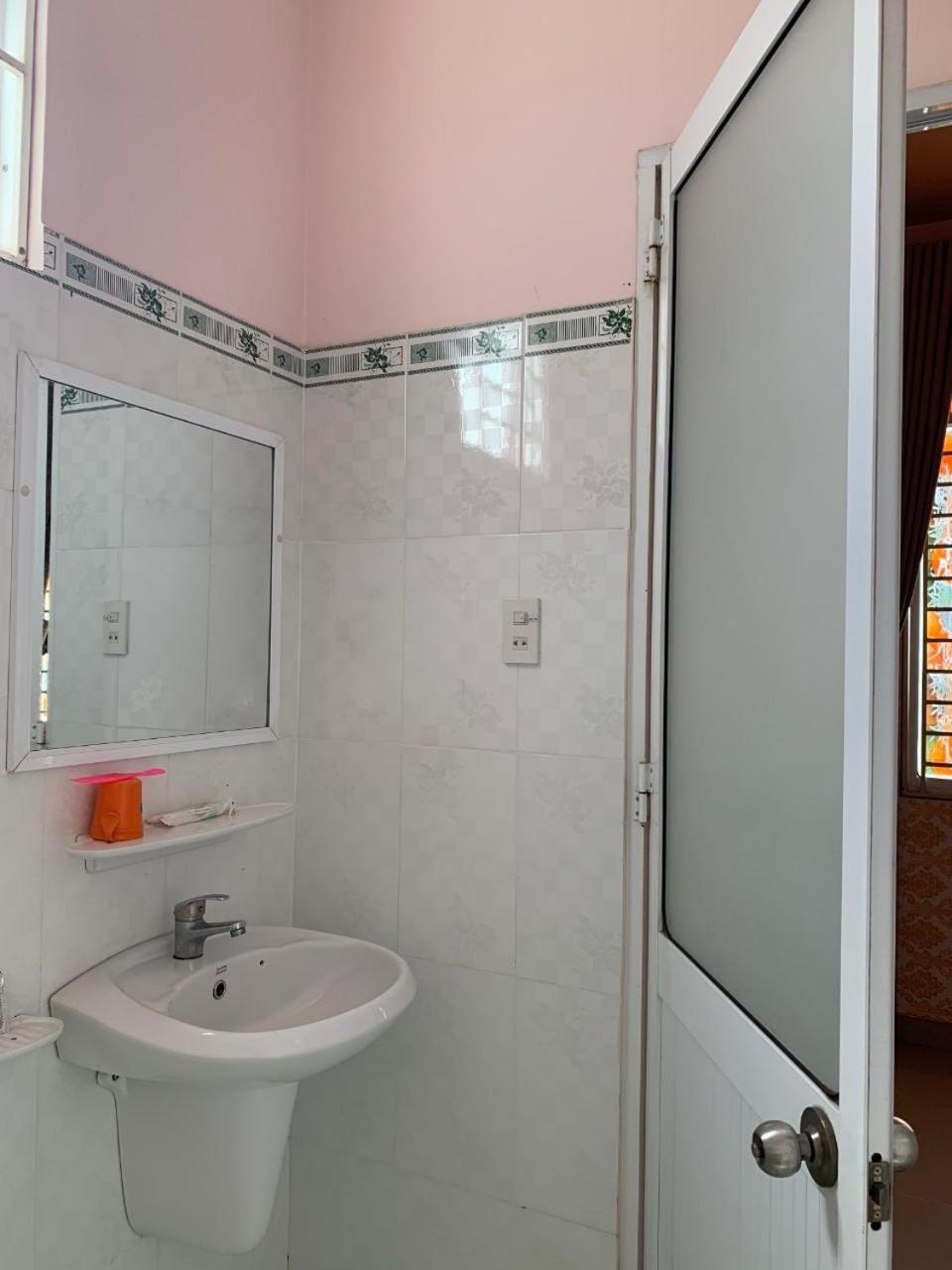 Khach San Khanh Du - Khanh Du Hotel Биен Хоа Екстериор снимка